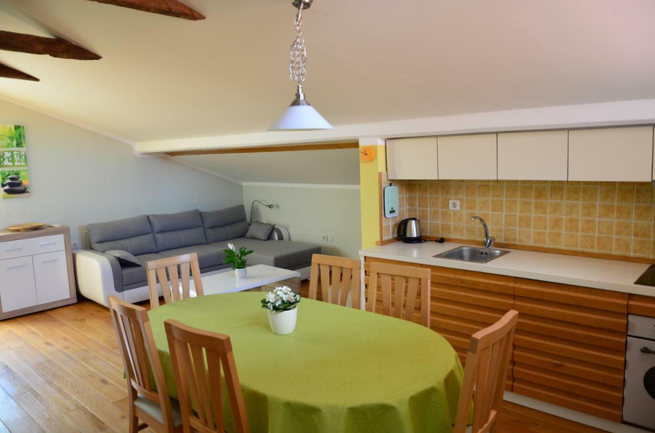 Apartma Louis Dutovlje Exterior photo