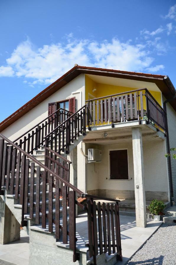 Apartma Louis Dutovlje Exterior photo